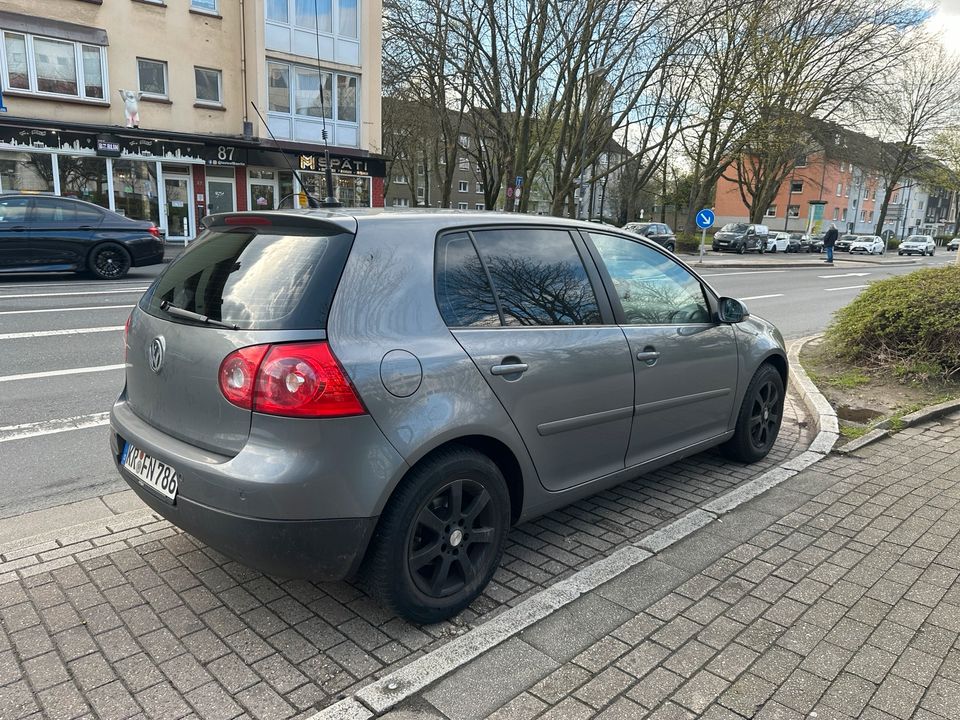 Golf5 1,4Navi Tempo Klima AHK Schalt in Krefeld