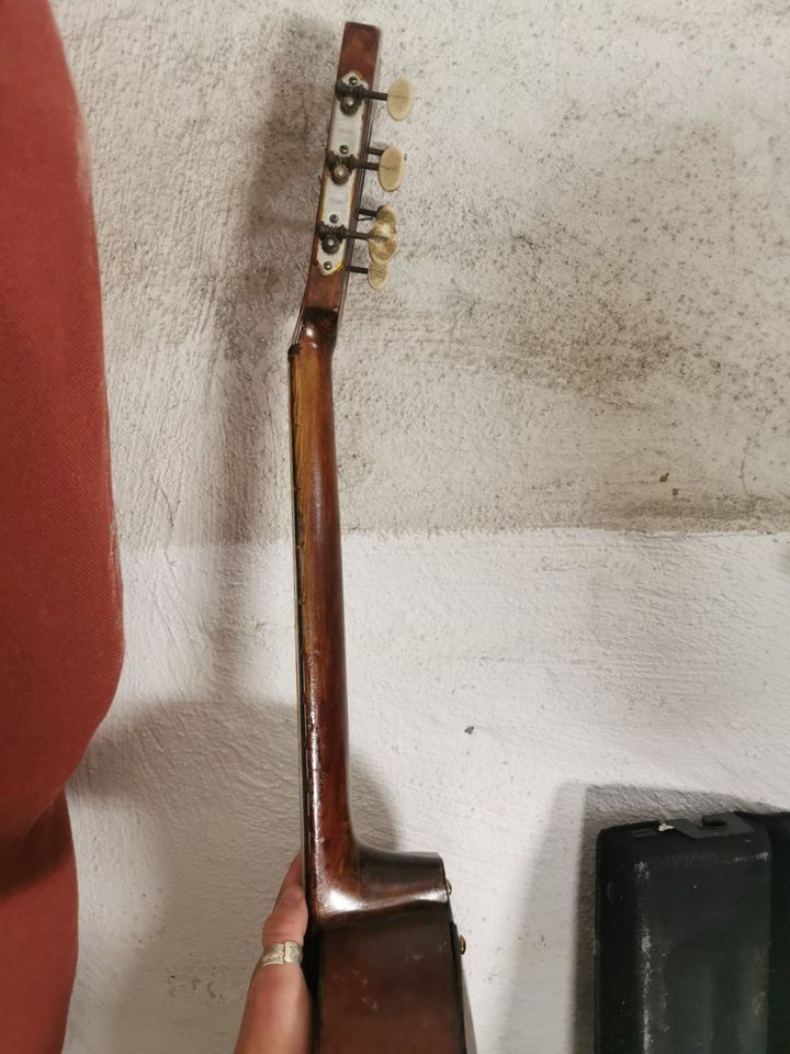 Kleine Gitarre BastlerInnen in Schleife (Ort)