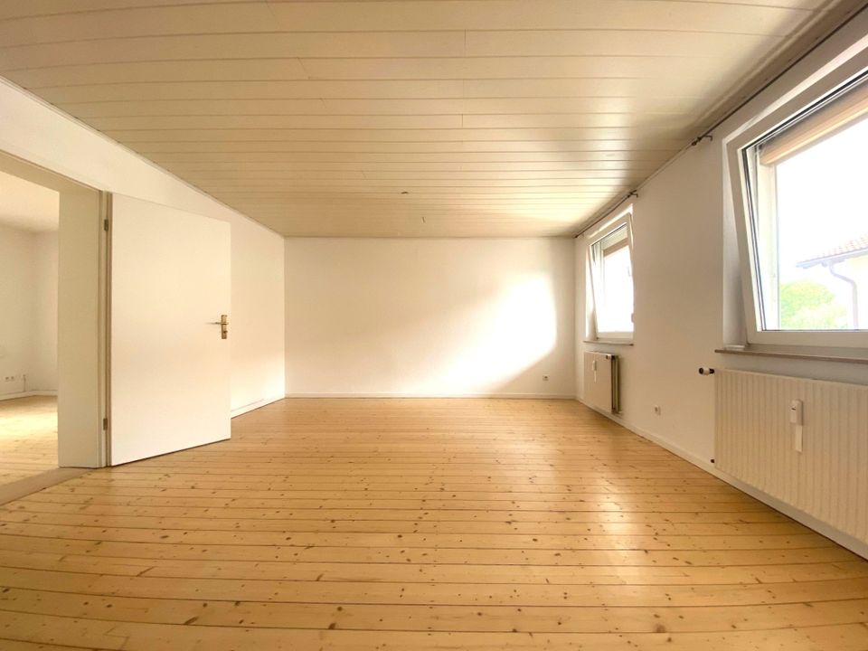 RESERVIERT! Ideal zur Vermietung: 2-3 Familienhaus, Balkon, Garten, 2 Garagen - 4,98% Nettomietrendite in Glauburg