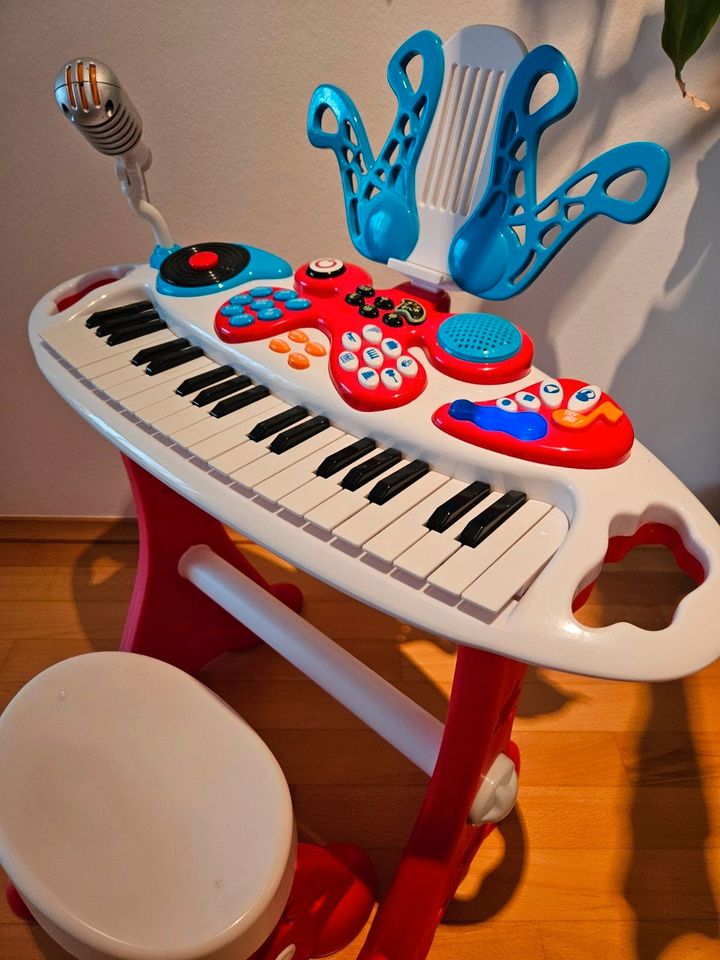 Kinder Multifunktionales Keyboard mit Sitz in Wiesbaden