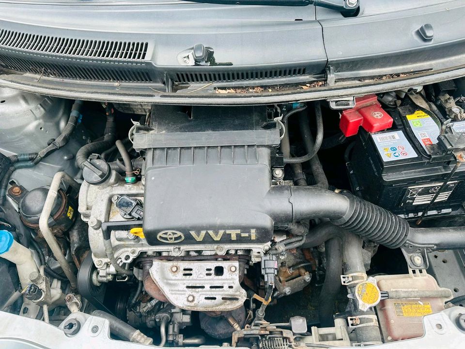 Toyota Yaris 1,3  Team VVT,İ  Klimaanlage Service Neu Fest Preis! in Delmenhorst