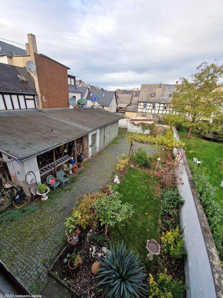 Mehrfamilienhaus mit Ladenlokal, Garagen und Garten zentral in Koblenz in Koblenz