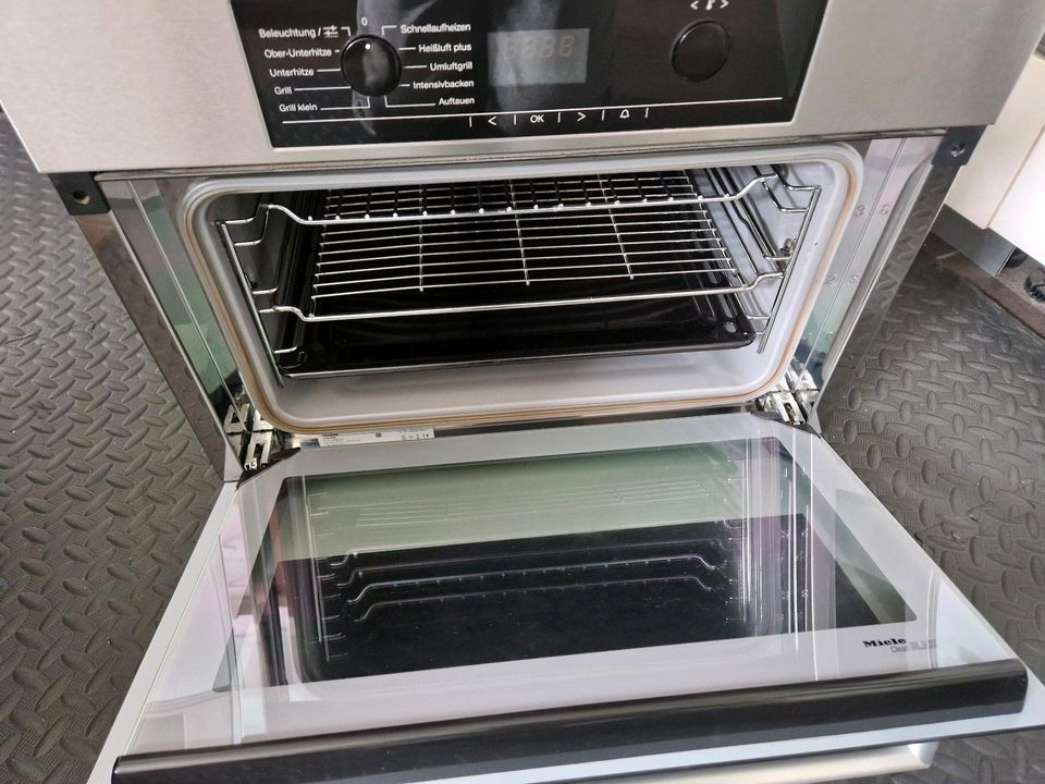 Miele H5040 B Backofen Herd 45cm / 230 Volt in Spenge