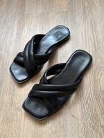 leder Pantoletten Sandalen Schuhe schwarz 37 Nordrhein-Westfalen - Meerbusch Vorschau