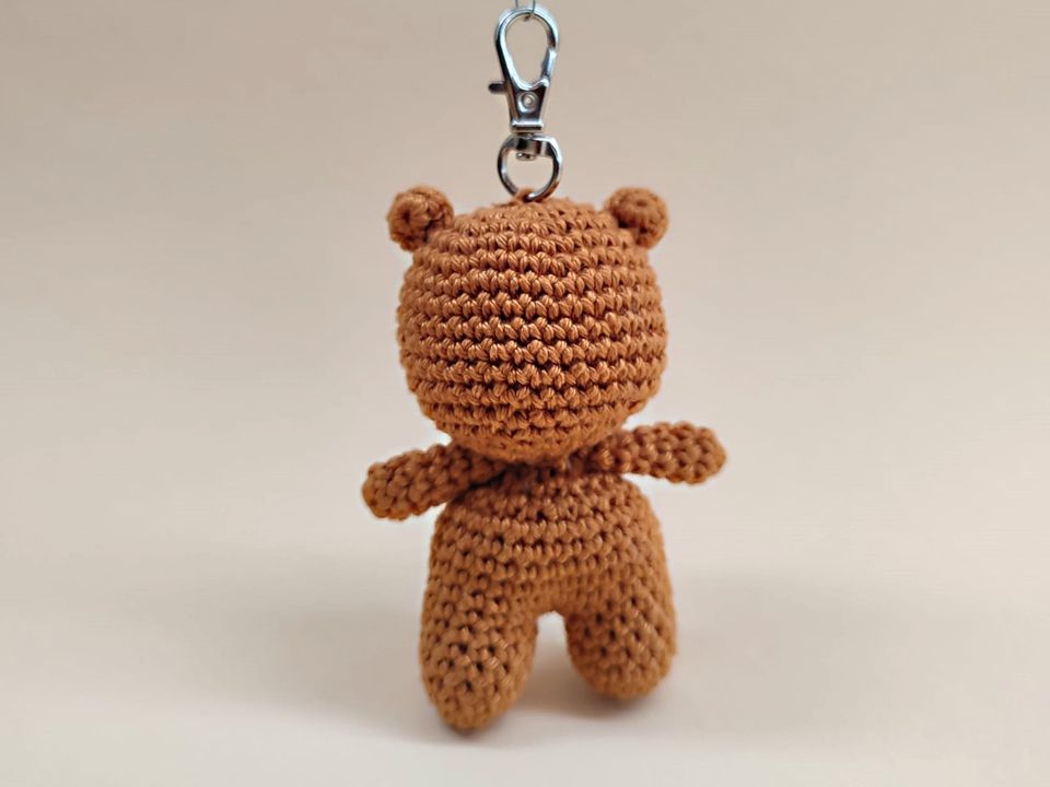 Mini Teddy Bär als Schlüsselanhänger, gehäkelt, Amigurumi in Beilingen