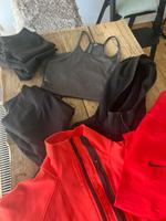 Nike Adidas Riesen Kleiderpaket Jacke Hose Leggins Top  8 Teile Köln - Köln Dellbrück Vorschau