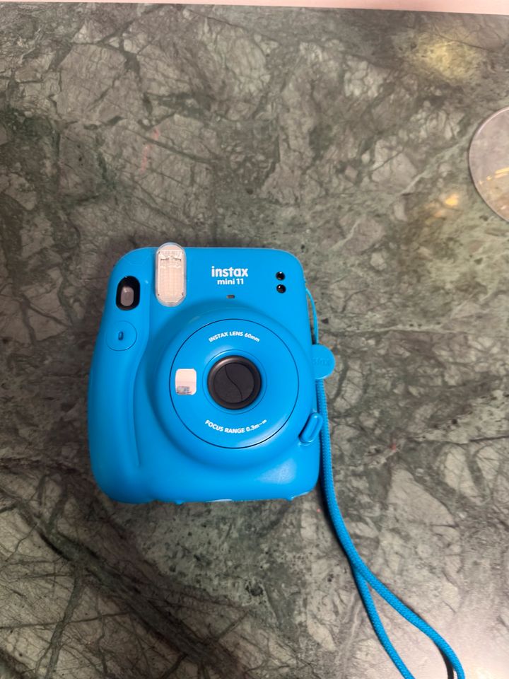 Instax mini 11 in BLAU in Dortmund