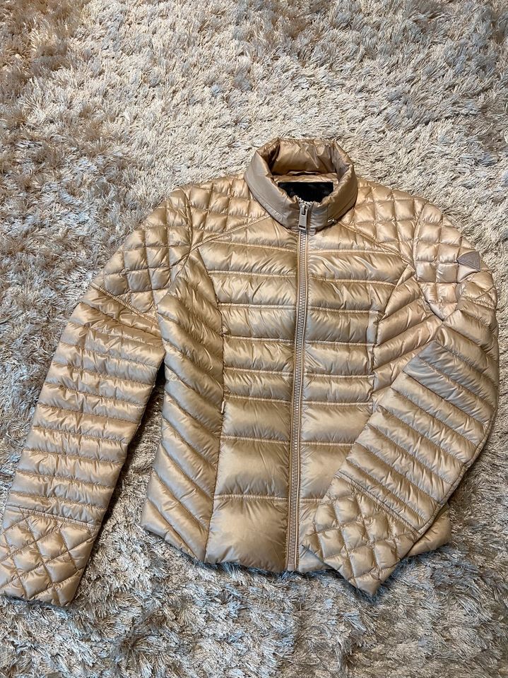 GUESS Daunenjacke, NEU,Gr:M,NP:229€, Beige in Stralsund