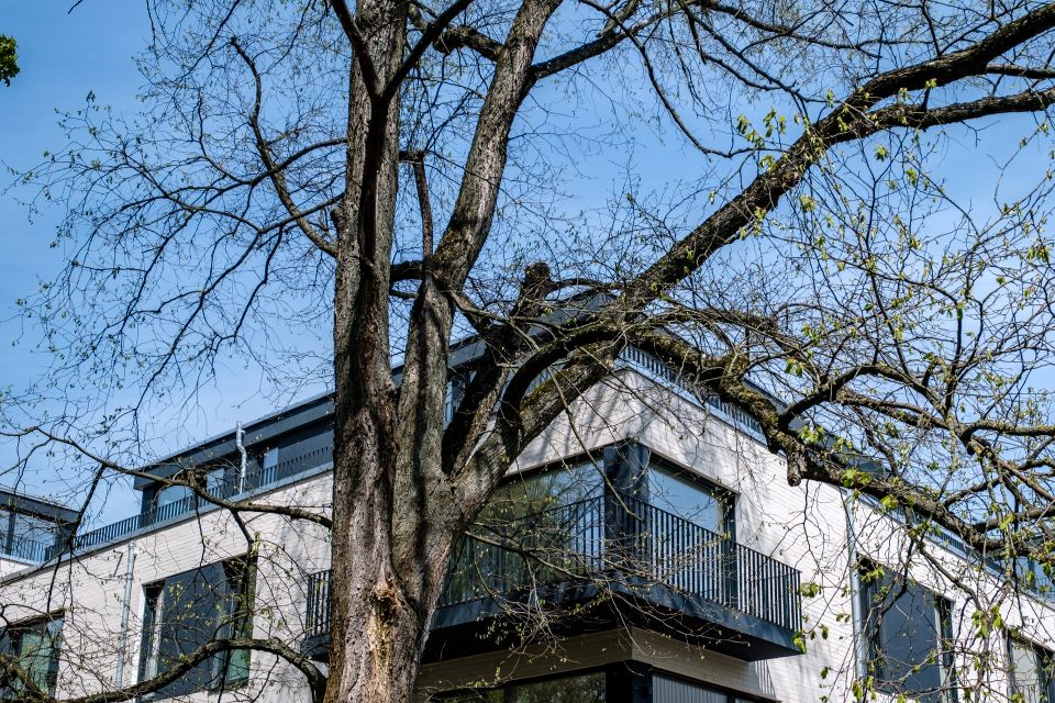 Luft, Licht, Lebensqualität mit 2 Balkonen am Ufer der Alten Spree in Berlin