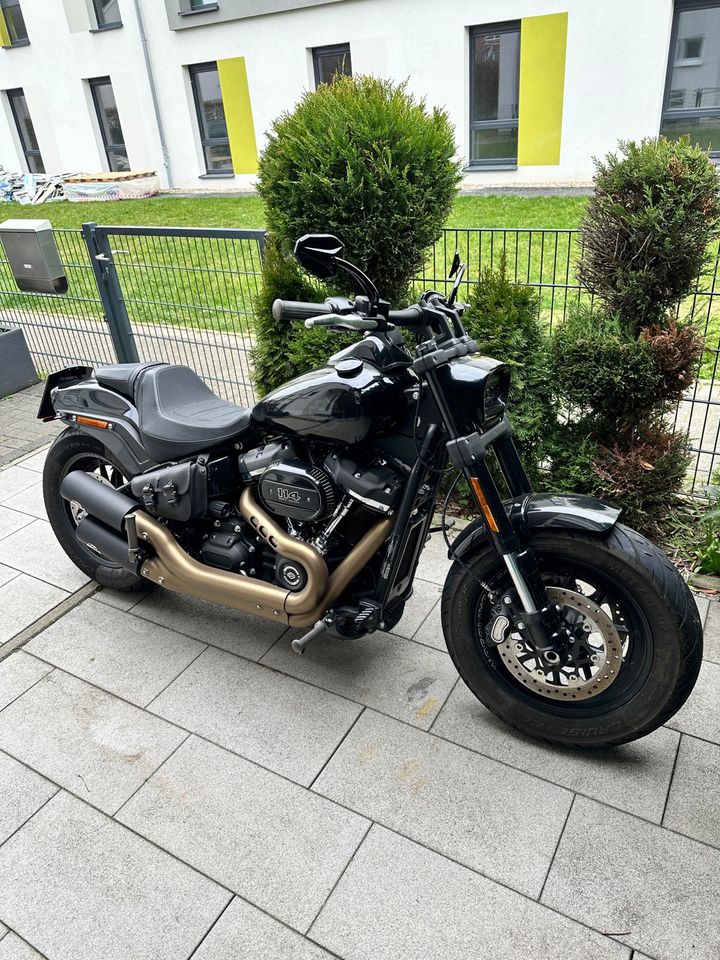 Harley Davidson Fat Bob 114 mit Jekill and Hyde Deutsches Modell in Hofheim am Taunus
