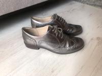 Clarks Sneaker Damenschuhe silber grau 37 Leder neuwertig Niedersachsen - Salzgitter Vorschau