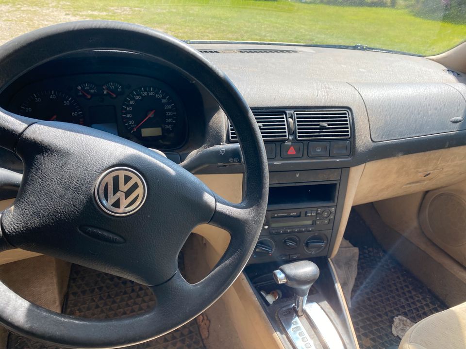 Volkswagen Golf IV 1.6 Automatik Getriebe mit Motorschaden in Trittau