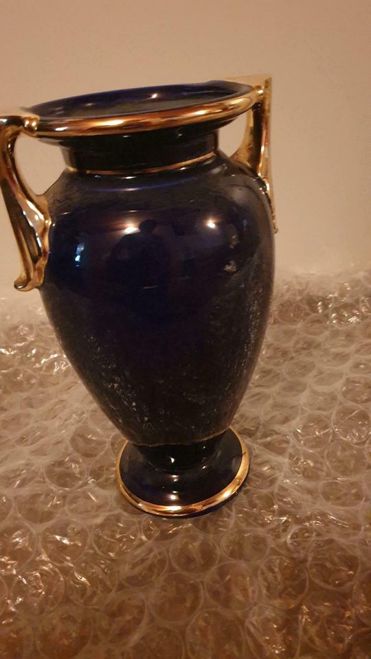 Dunkelblaue Vase in Hohenschäftlarn