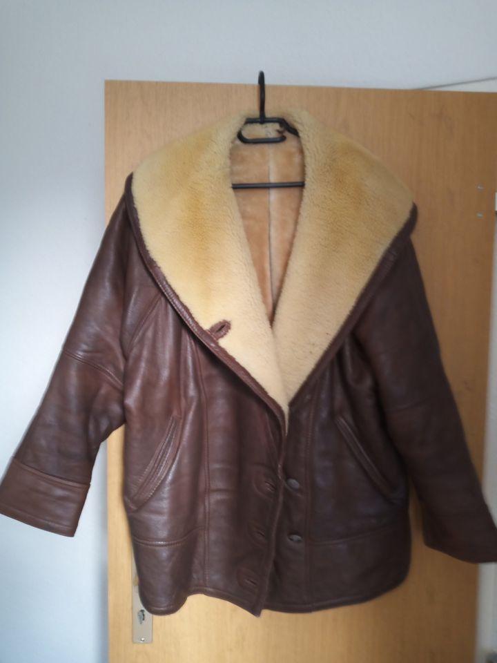 Lederjacke mit Lammfell,  Neupreis über 250 €,auch für TRÖDEL in Berlin