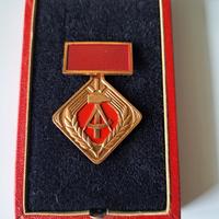 Abzeichen: Aktivist der sozialistischen Arbeit in der DDR im Etu Brandenburg - Potsdam Vorschau