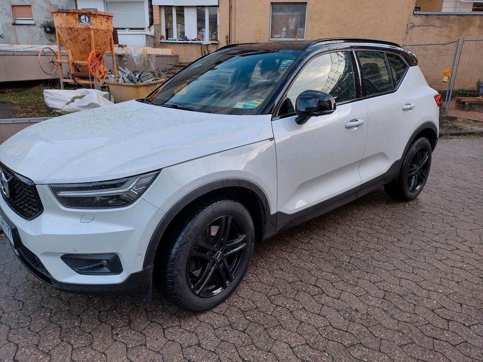 Volvo XC 40 D4 AWD R Design, AHK, Car Sharing Funktion in Schweinschied