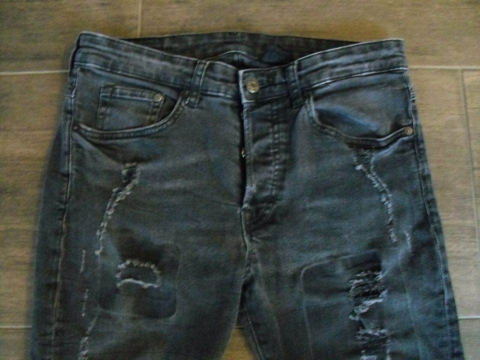 Coole Jeans  W31 H&M schwarzTOP wie NEU in Zellertal