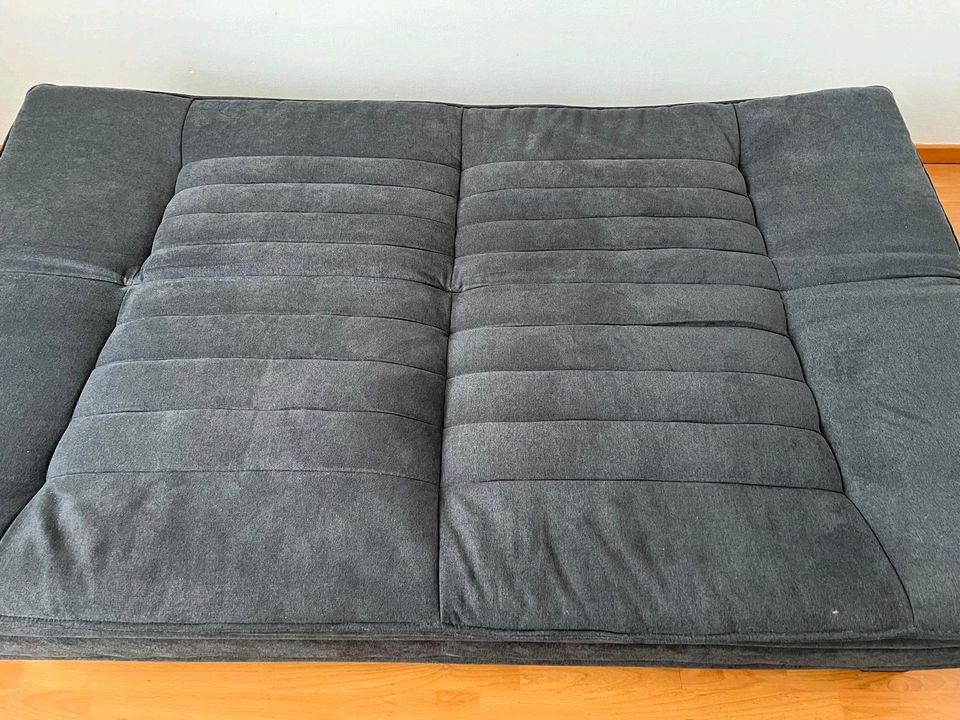 Schönes Sofa mit Bettfunktion in Darmstadt