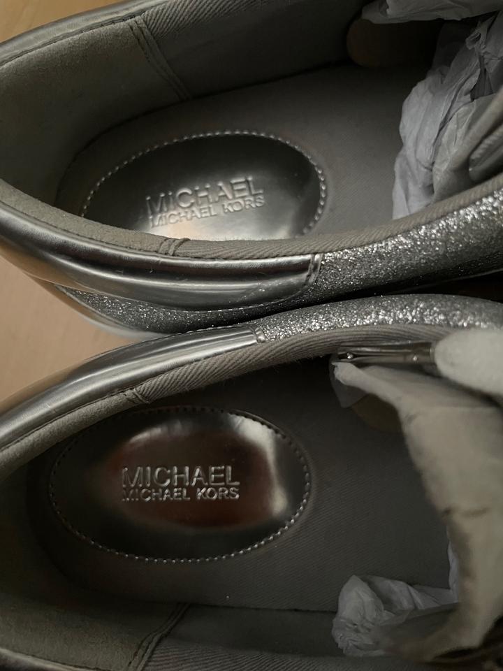 Michael Kors Sneaker NEUWERTIG! Gr. 41 (42), silber-schwarz in Schönecken