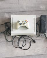 Xbox 360 mit Controller und Kabeln Berlin - Spandau Vorschau