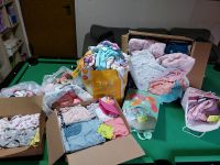 Baby Mädchen Kleidung groß 50-80 über 200 Teile Nordrhein-Westfalen - Grevenbroich Vorschau
