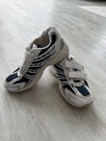 Mädchen Turnschuhe Gr. 33 weiß blau Hallenschuhe Sneaker Brandenburg - Stahnsdorf Vorschau