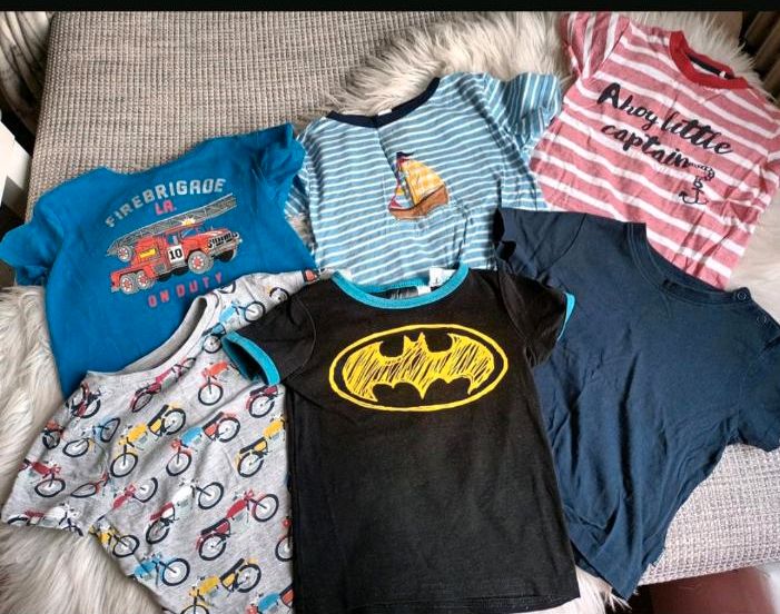 Cooles Kleidungspaket Tshirts in Größe 86-92 batman in Duisburg