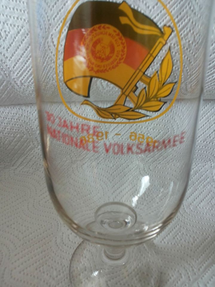 DDR Glas  30 Jahre Nationale Volksarmee NVA ,SED in Cottbus