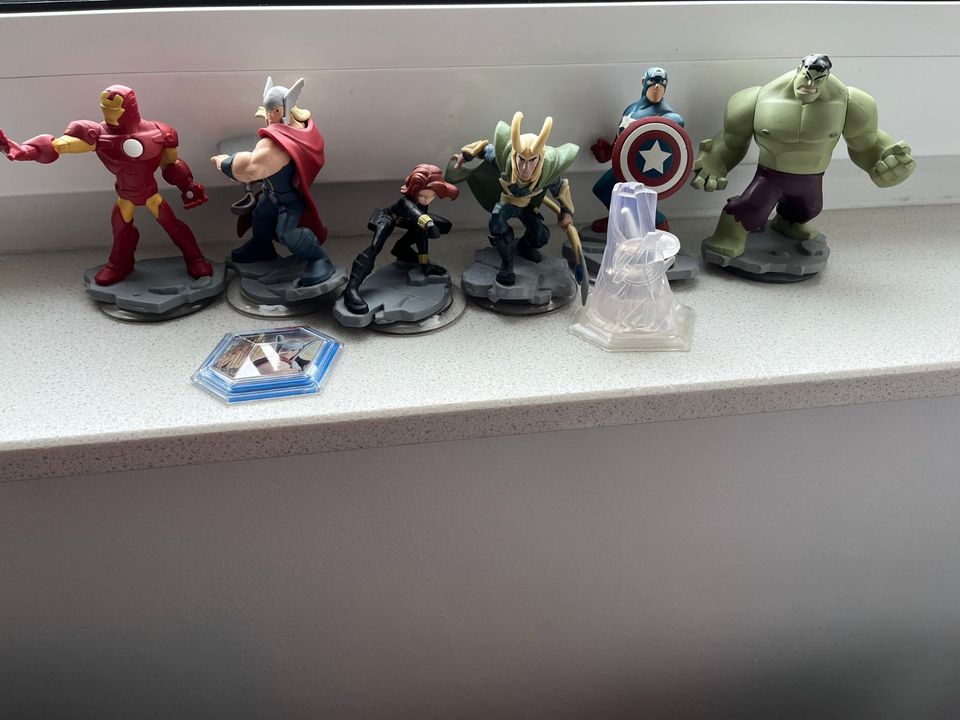 Disney Infinity Marvel 18 Figuren  + Spielwelt + 2  Münzen in Bingen