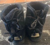 UGGS schwarze Stiefel schleifen 35/36 Nordrhein-Westfalen - Overath Vorschau