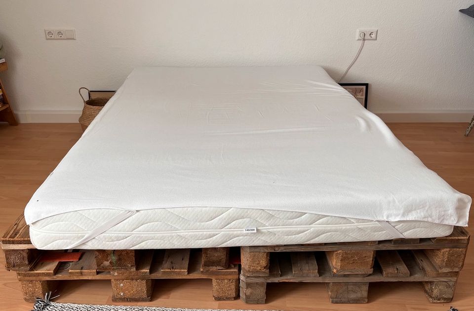 Paletten für Bett bis 160x200cm inklusive Matratze 140x200cm in Stuttgart