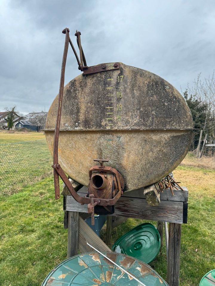 Wasserfass Güllefass Gartenfass Regenfass 1700l in Mötzingen