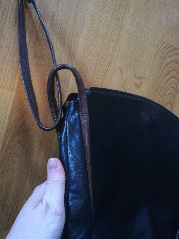 Ledertasche schwarz Le Bazaar Handtasche vintage Umhängetasche in Homberg (Efze)