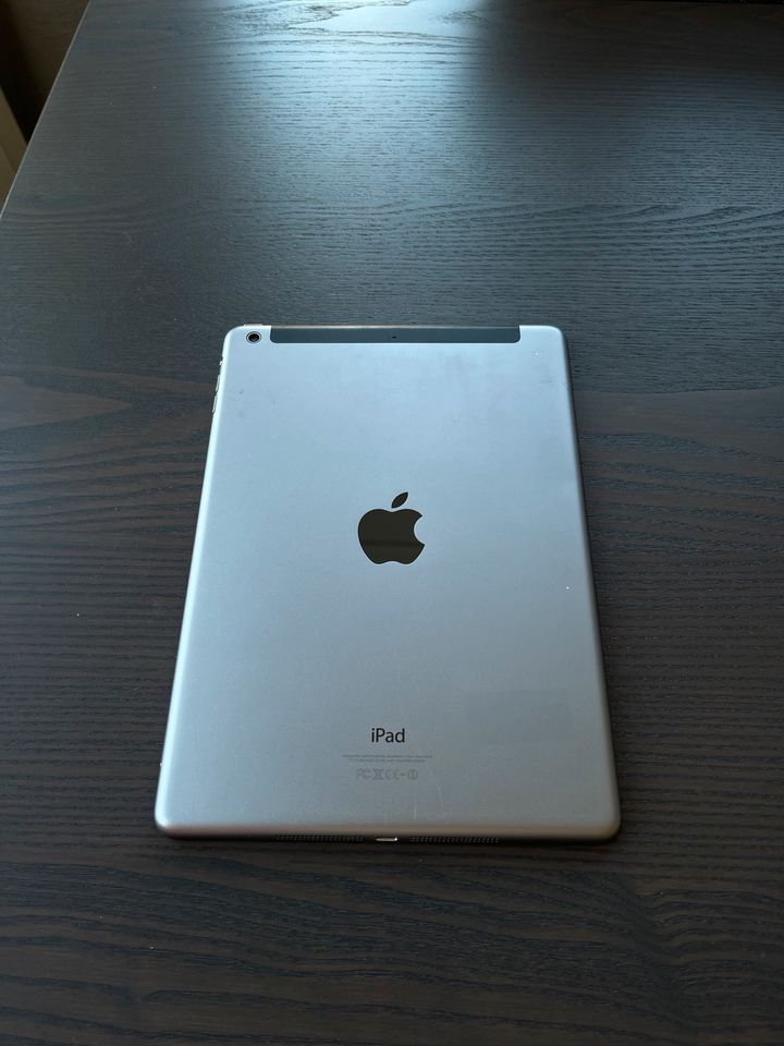 Apple IPad Air 1. Generation spacegrau 32 gb in Berlin