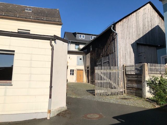 Bauernhaus mit Scheune, Nebengebäude zur ind. Nutzung in Hof (Saale)