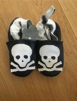 NEU DIMBO World Hausschuhe Krabbelschuhe schwarz Totenkopf Altona - Hamburg Lurup Vorschau