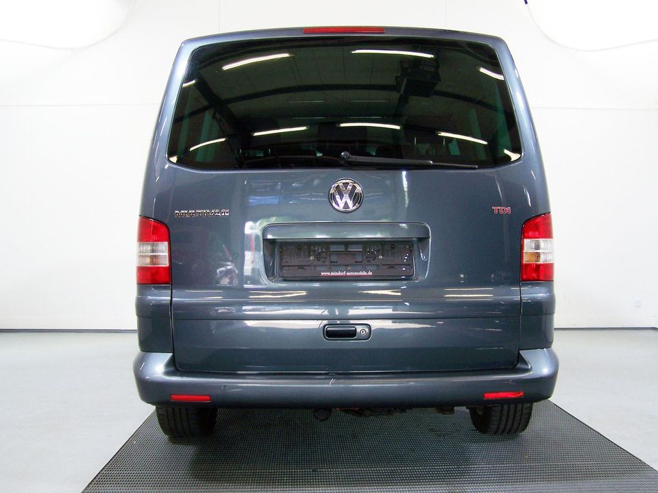 Volkswagen T5 Multivan 2.5 TDI 4Motion Cruise NAV+SHZ+AHK in Hamburg