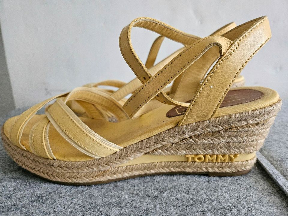 Tommy Hilfiger Sandalen Gr 39 in Bremerhaven