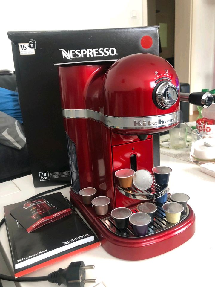 Kitchen Aid Nespresso Maschine in Rot in Bremen