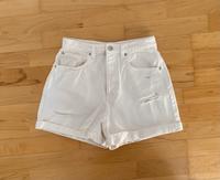 Stradivarius Damen kurze Jeanshose, Größe 36, champagnerweiß, neu Düsseldorf - Lichtenbroich Vorschau