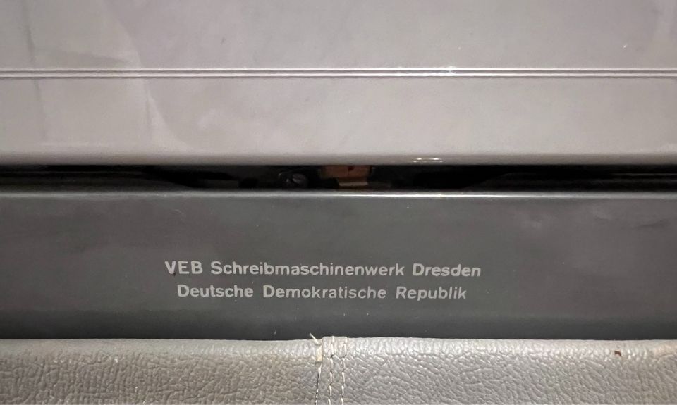 DDR ERIKA Reiseschreibmaschine  - MOD 40 - Vintage in Hedersleben