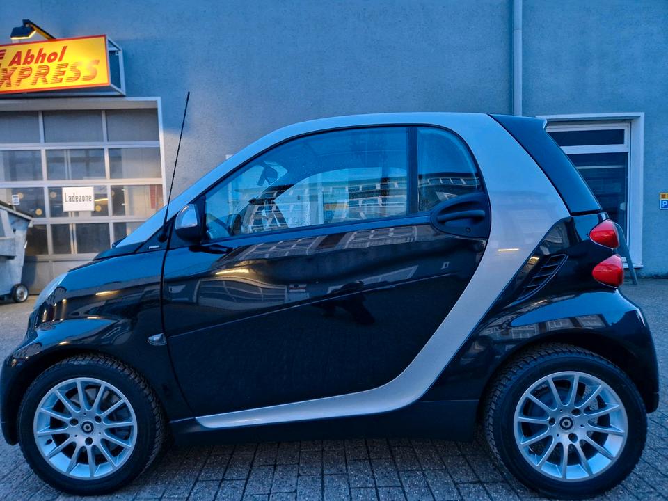 smart forTwo AUTOMATIK,KLIMA,PANORAMA,GARANTEI INSP+TÜV NEU in Essen