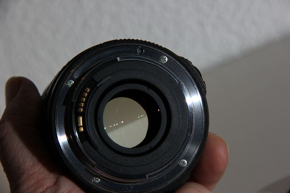 Lichtstarkes Zoomobjektiv Tamron 28-75mm 1:2.8 für Canon EOS EF in Rüsselsheim