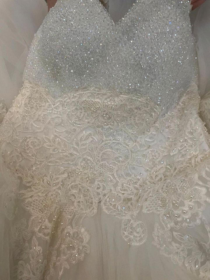 Brautkleid/Prinzessinmode mit tüll und perlen/ hochzeitskeid in Bordesholm