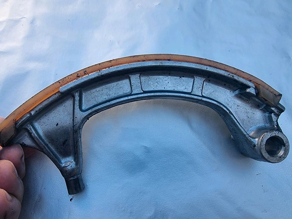 Spannschiene Steuerkette Halbmond Mercedes  W109 W111 W116 R107 in Waidhofen