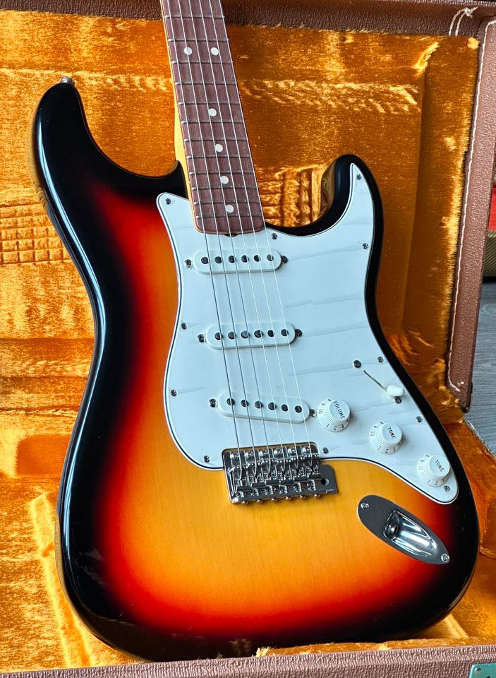 Fender Stratocaster 1963 NOS Sunburst Custom Shop Mint & Complete in Emmerich am Rhein
