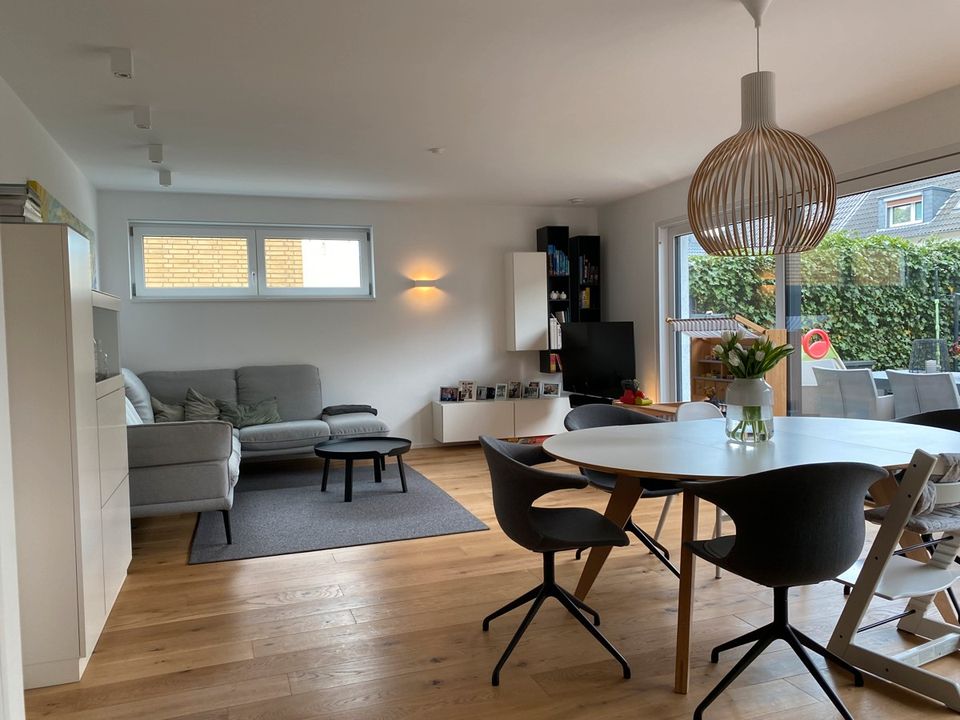 Elegante City-Wohnung im Erdgeschoss mit Garten in Köln-Junkersdorf - Mietbeginn zum 01.07.2024 - teilmöbliert in Köln