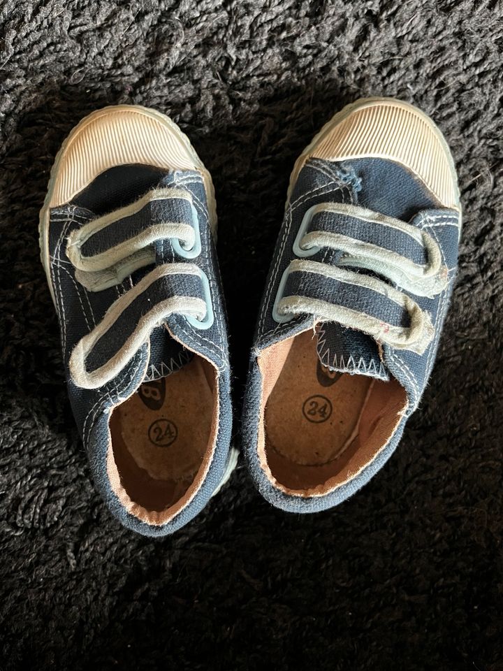 Kinderschuhe Sneaker mit Klett Größe 24 in Hamburg