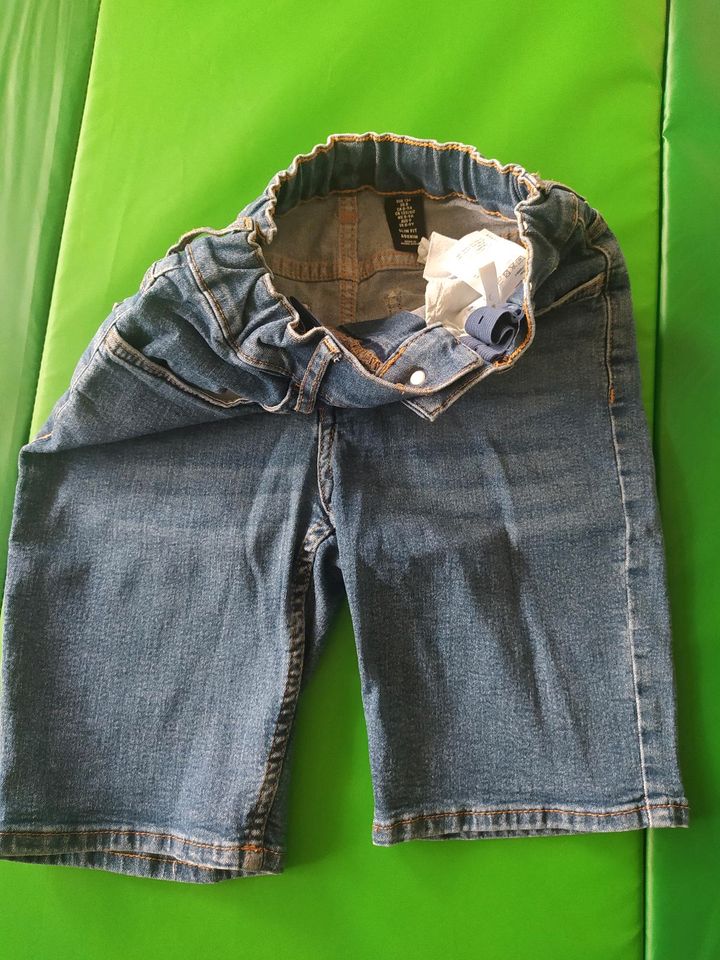 Jeans Hose + H&M Shorts Gr. 134 in Kaarst