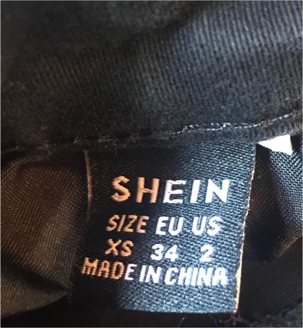 Schwarze Stretch Hose, Jeans mit kleinen Schlag, Größe 34 in Cuxhaven